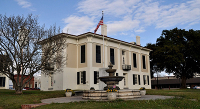 Photo of the courthouse
